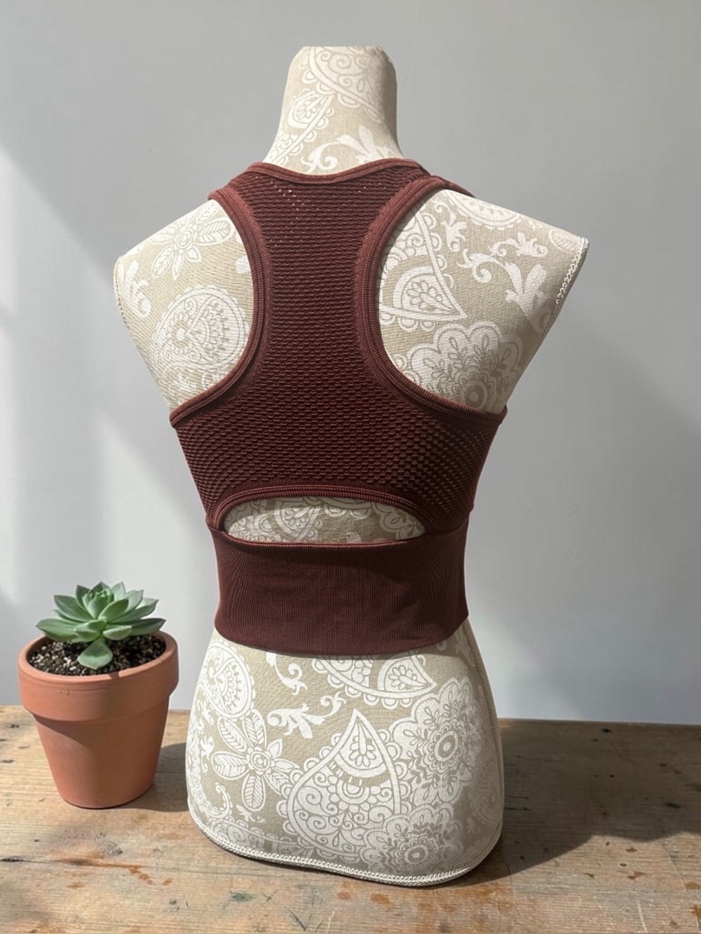 JoyLab Women’s Cropped Active Tank Top - Burnt Red Size Large - Picture 3 of 4